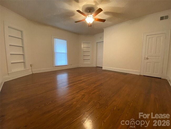 Building Photo - 405 N Main St