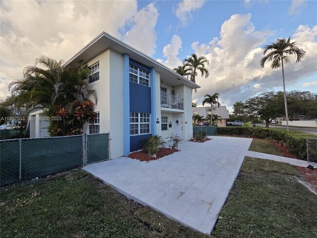 Building Photo - 9100 SW 95th Ave