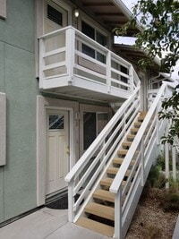 Building Photo - 1025 Oak St