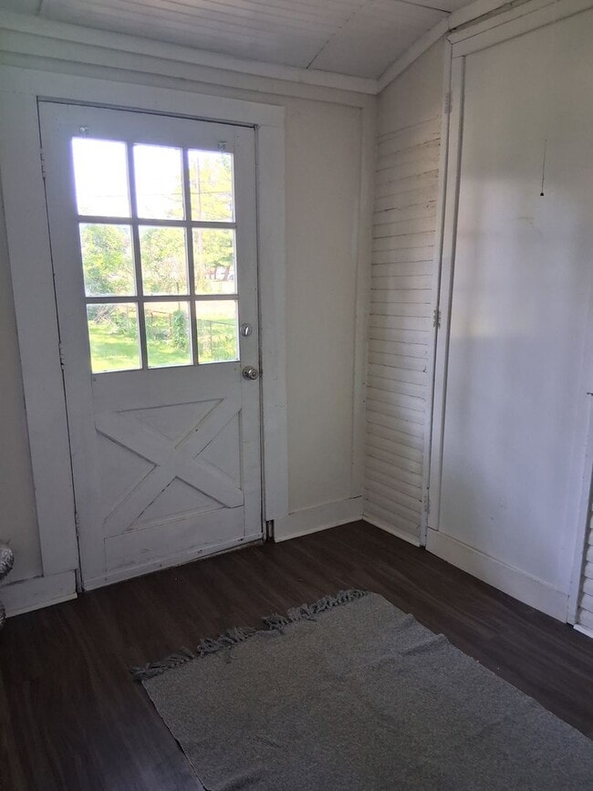 Building Photo - Charming Newly Renovated Spacious Double