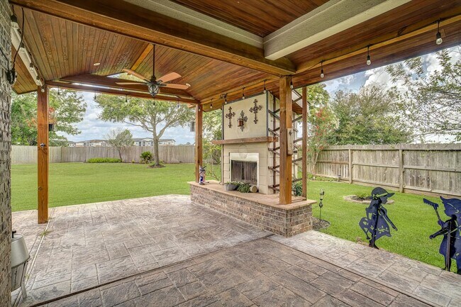 Building Photo - 630 W Newport Bend