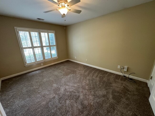 Building Photo - AVAILABLE TO SHOW!!!