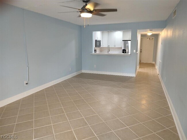 Building Photo - 4928 Vincennes St