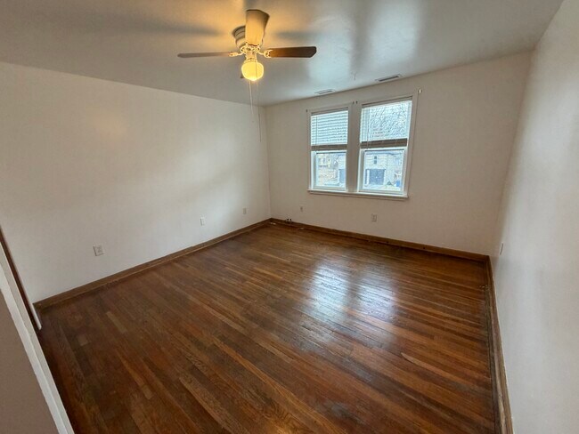 Building Photo - 121 Kellogg St