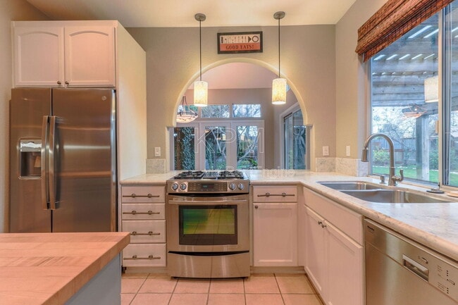 Building Photo - 2326 Carriage Dr