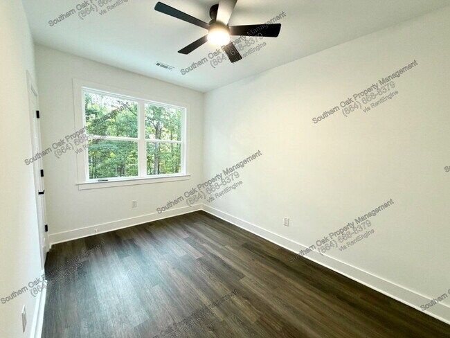 Building Photo - 306 Hickory Trail