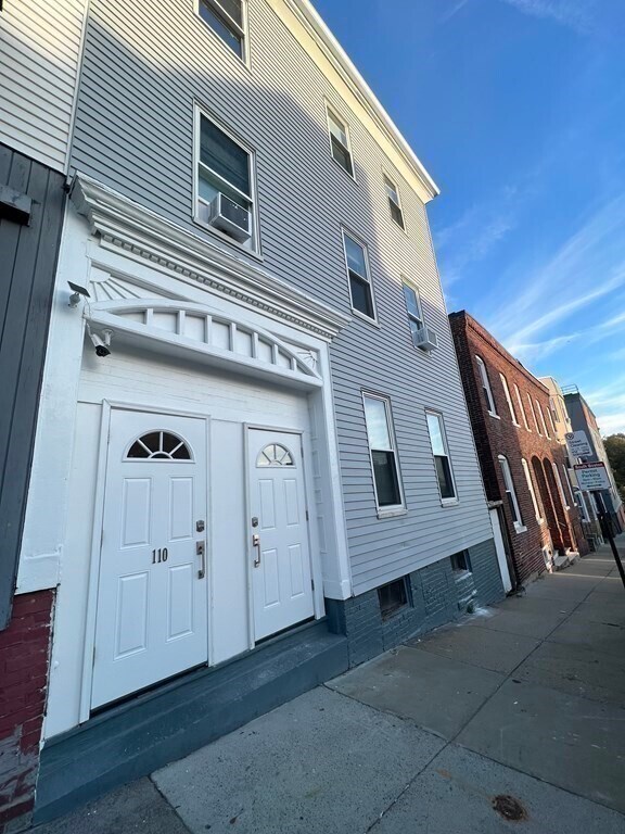 Building Photo - 110 Old Harbor St