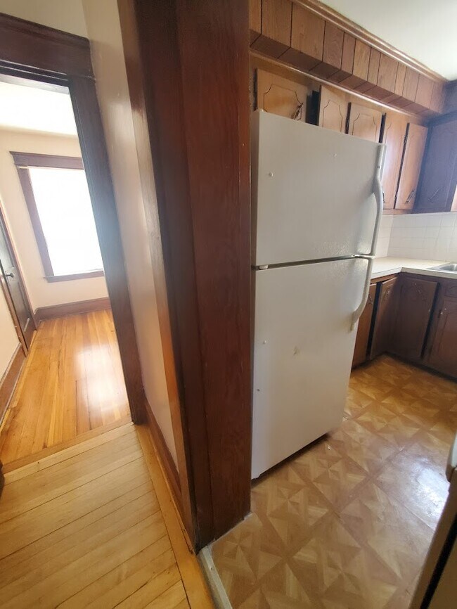 Building Photo - 27 Bond St