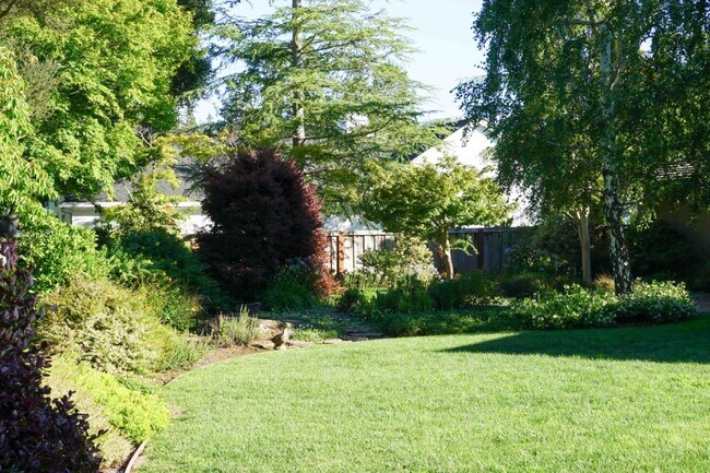 Building Photo - 30 Genevra Rd