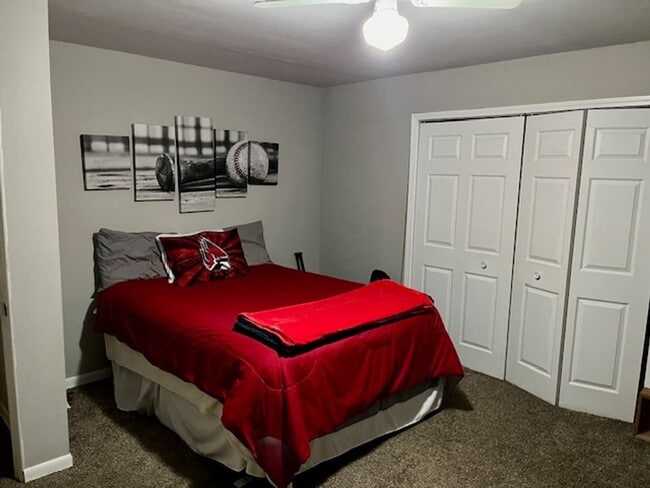 Building Photo - Spacious 3-bedroom, 2.5-bathroom house in ...