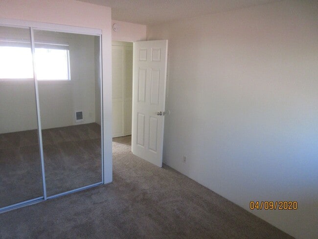 Building Photo - (905) Draper Apartments - 3 Bed / 1.5 Bath...