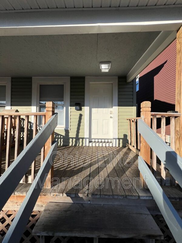Building Photo - 810 Reinhard Ave