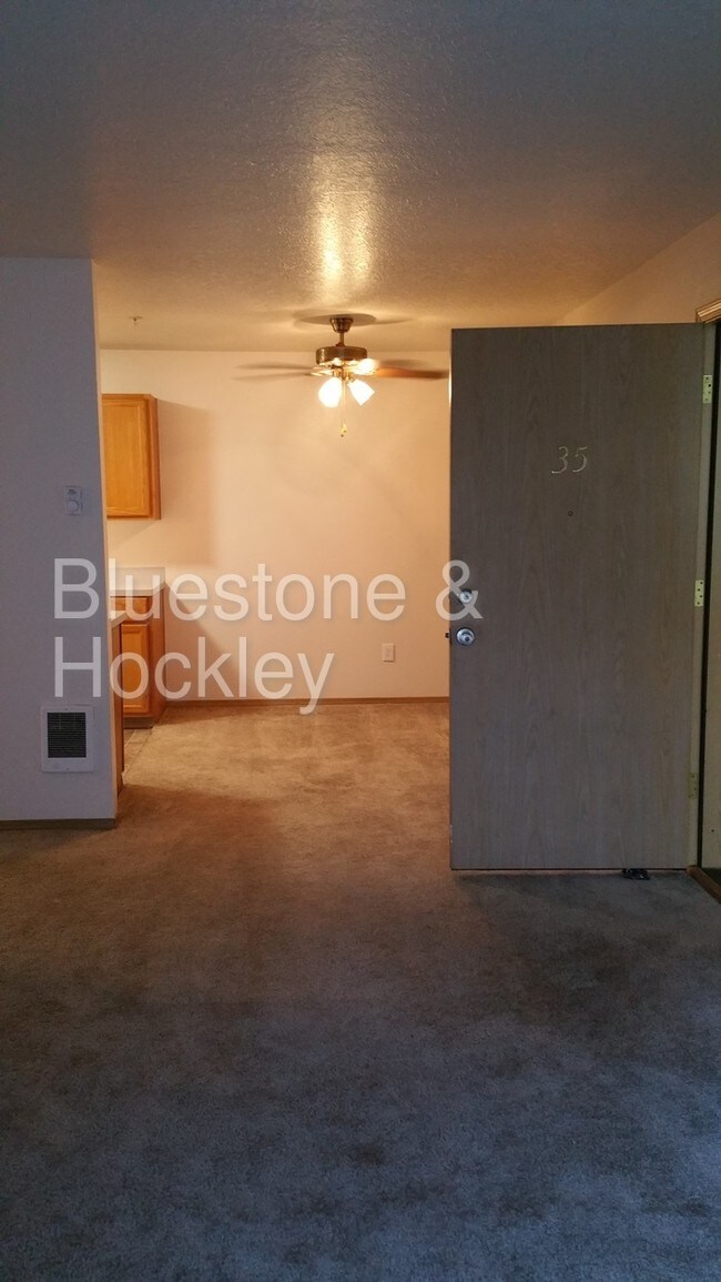Building Photo - 4631 SW Luradel St