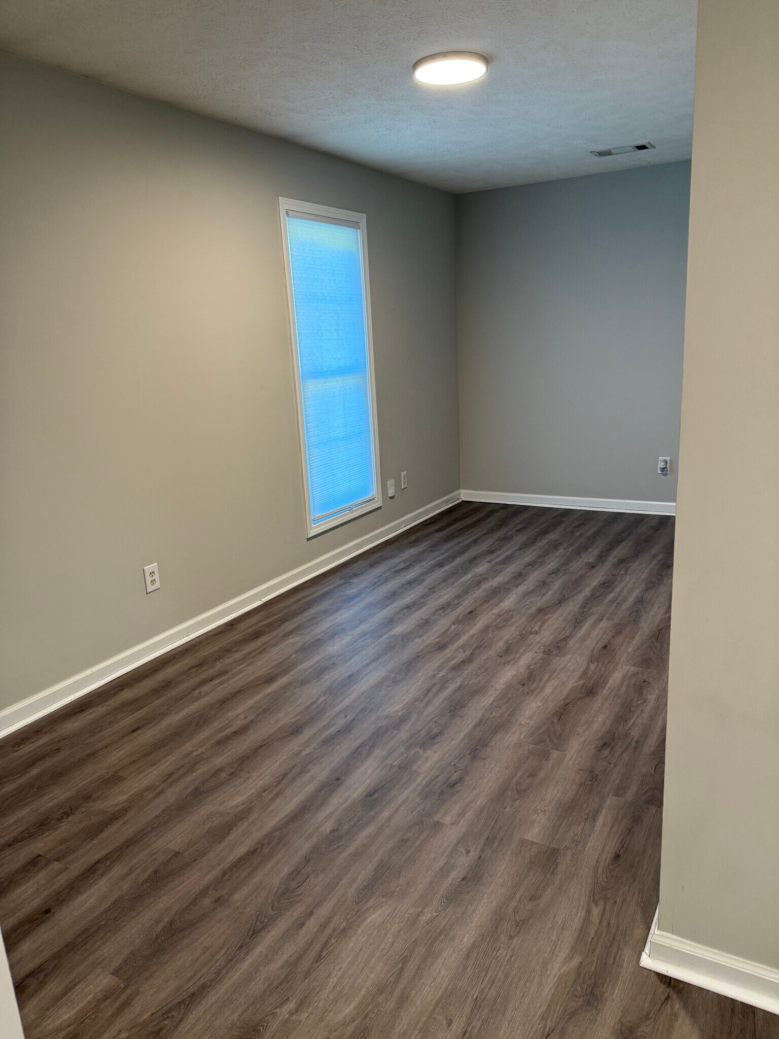 Building Photo - 141 E University Pky