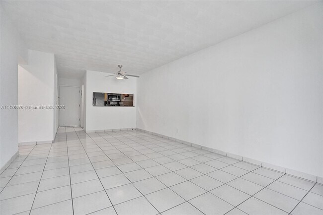 Building Photo - 505 NE 30th St