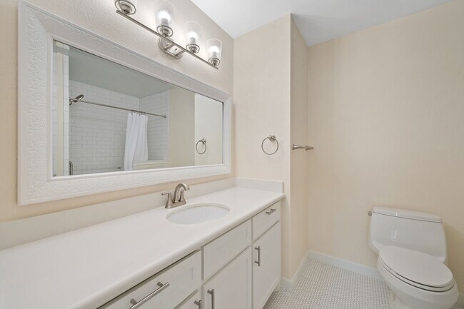 Building Photo - 10180 Longmont Dr