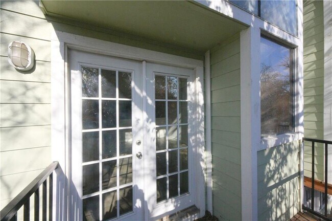 Building Photo - 1600 West Ave