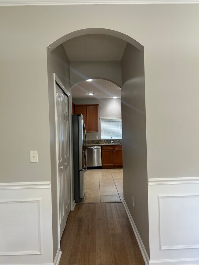 Building Photo - 269 Porta Rosa Circle
