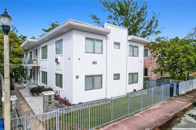 Building Photo - 855 80th St