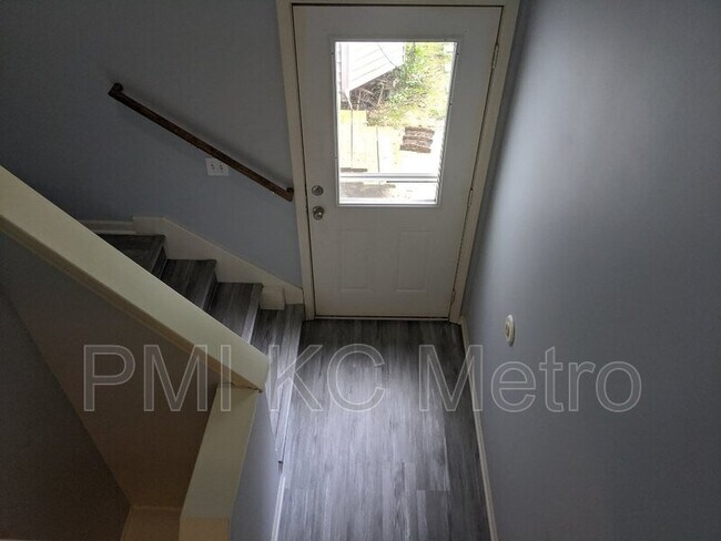 Building Photo - 16008 E T C Lea Rd