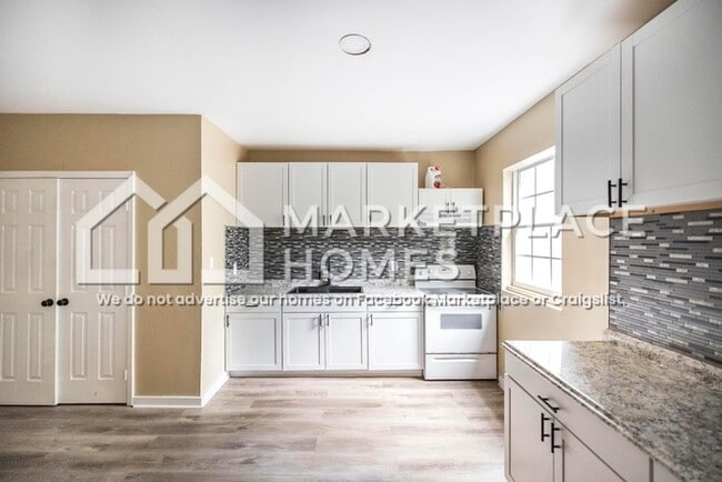 Building Photo - 955 Putnam St