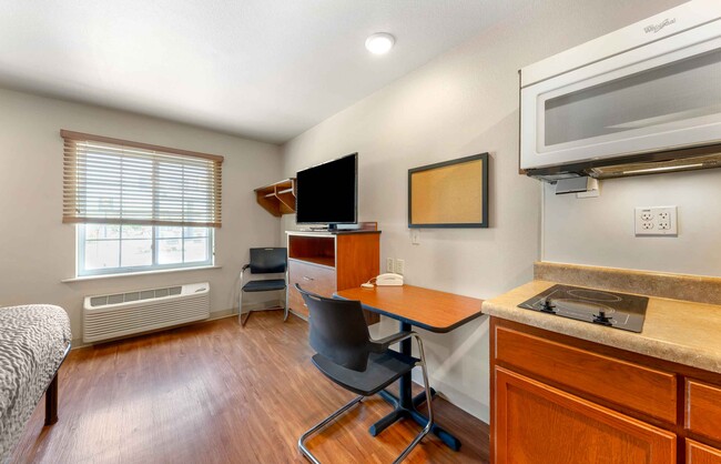 Building Photo - Furnished Studio-Oklahoma City - West