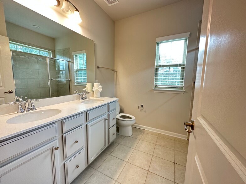 Building Photo - 742 Channing Park Cir