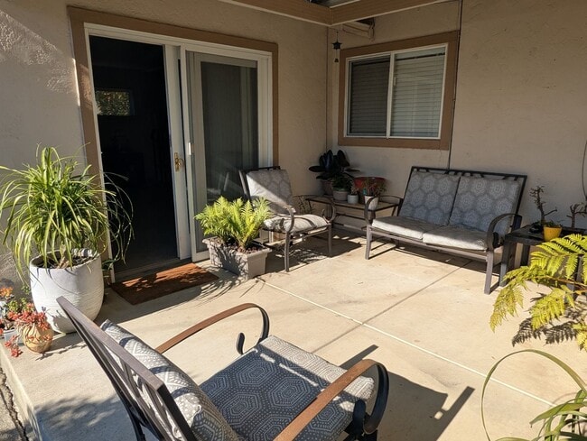 Building Photo - 257 Ironwood St