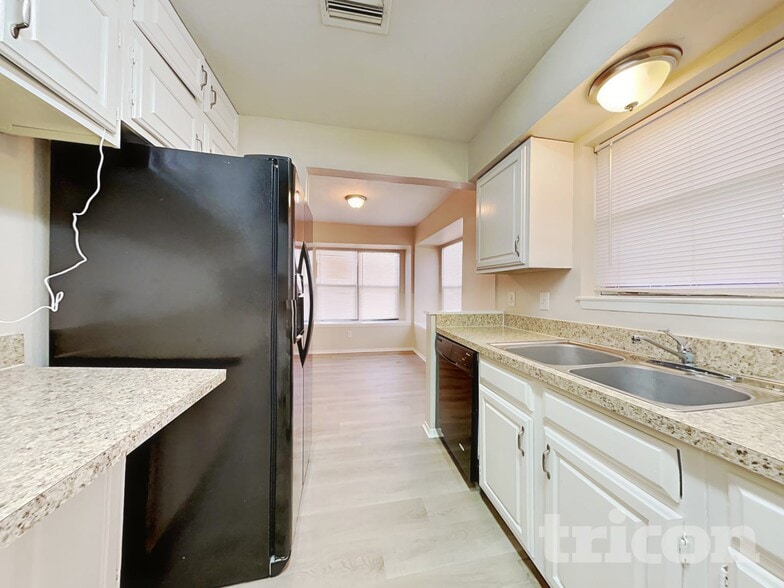 Building Photo - 711 Darnel Ln