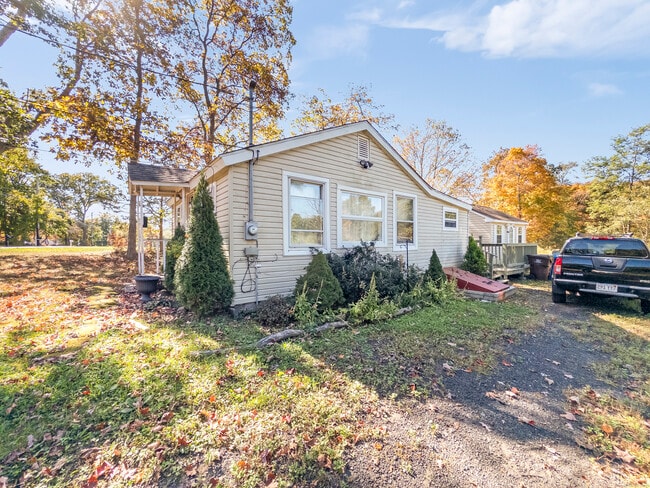 Building Photo - 944 Totoket Rd