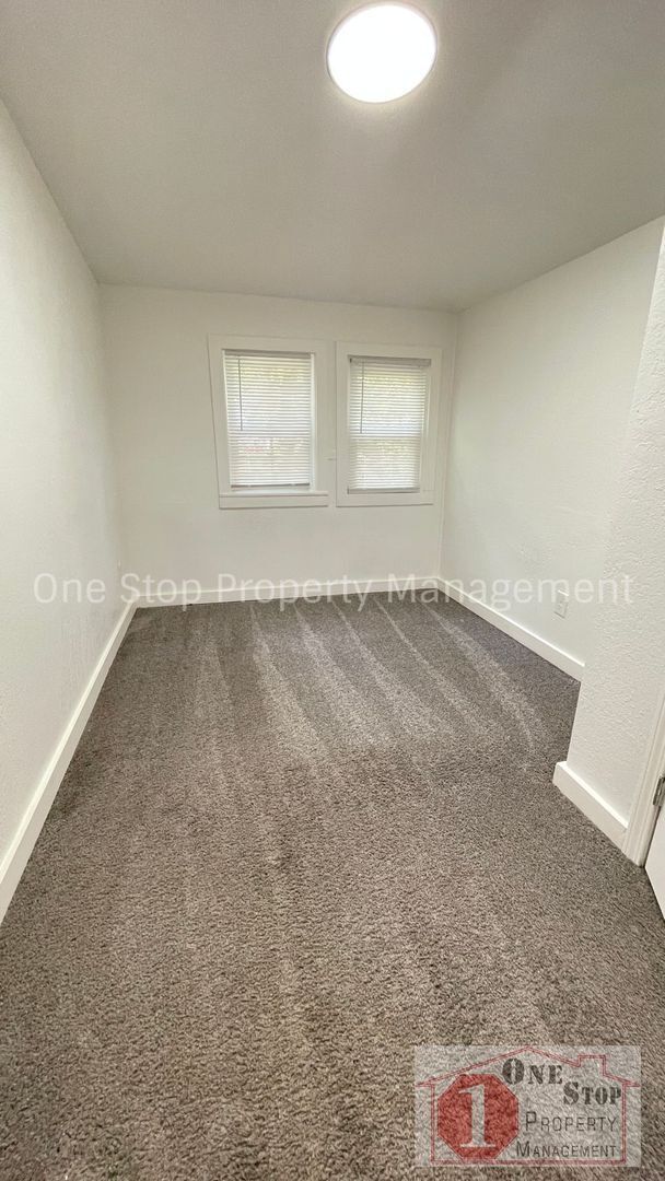 Building Photo - Beautiful 3 Bedroom 1.5 Bathroom Home in K...