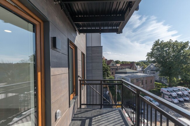 Building Photo - New Allston Listing!!