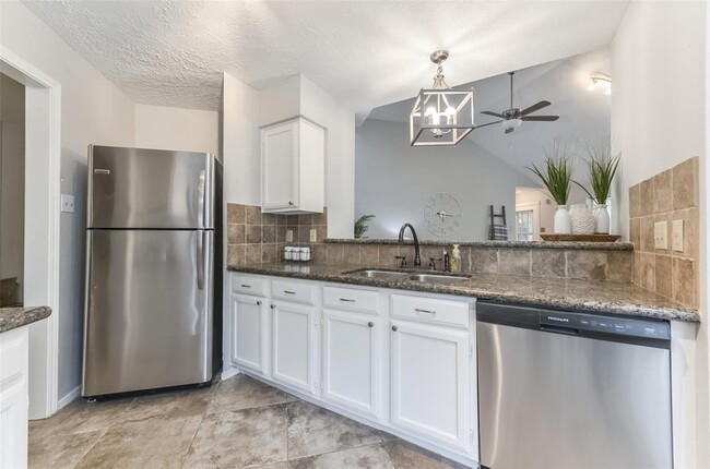 Building Photo - 5701 Village Arbour Dr