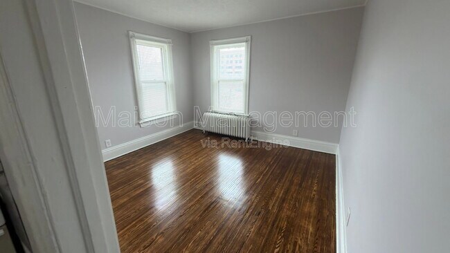 Building Photo - 583 Averill Ave