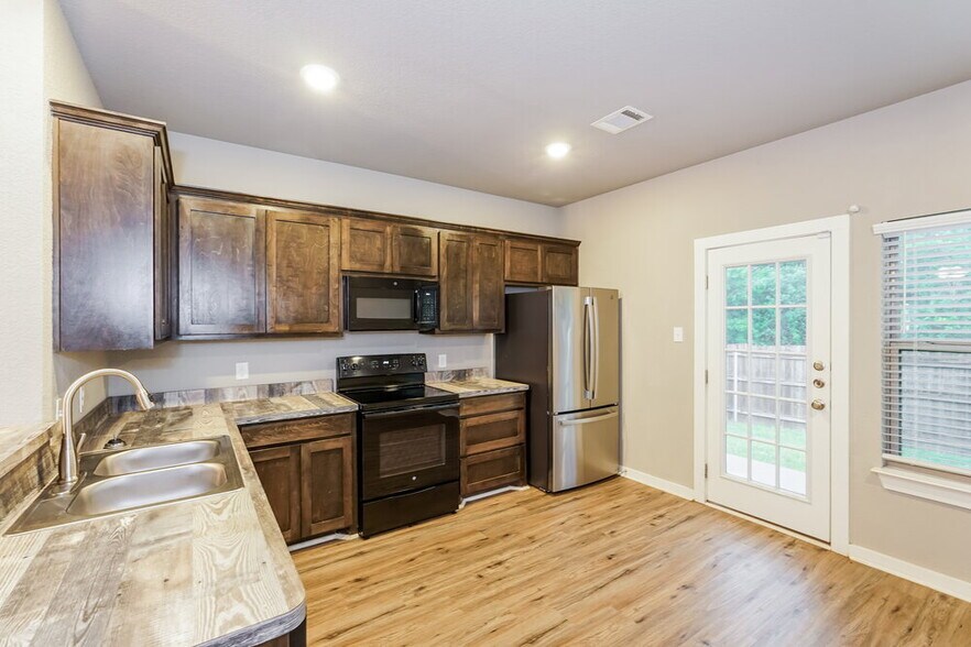 Building Photo - 218 S Preston St