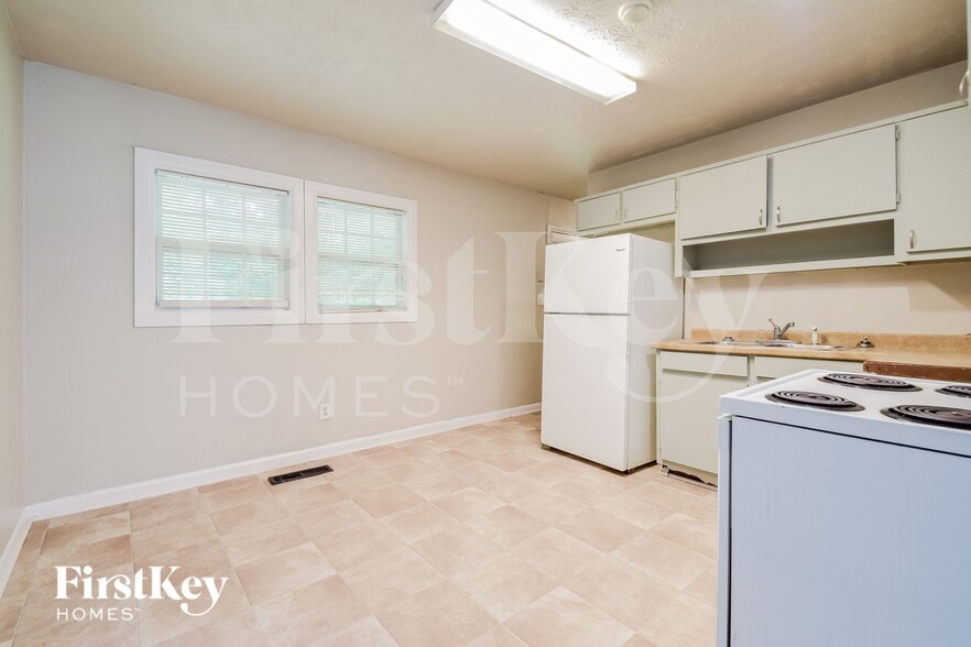 Building Photo - 8277 Dunellen Ln