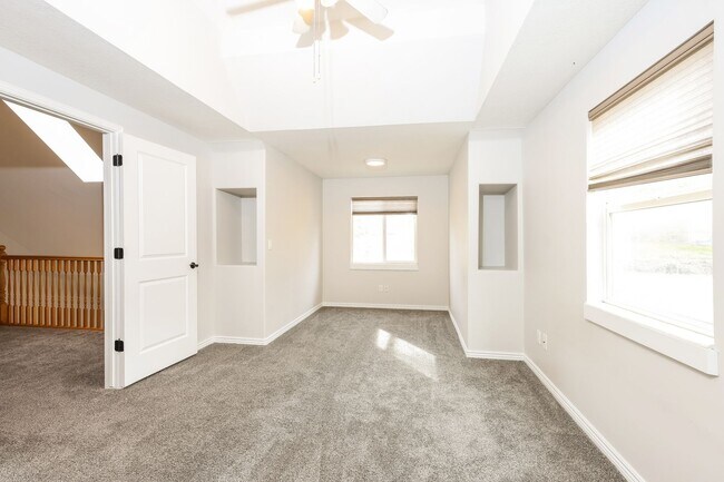 Building Photo - Sullivan Duplex