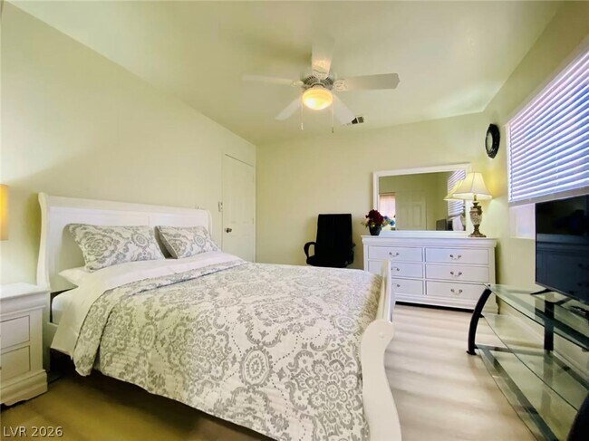Building Photo - 6576 Moonshadow Cir