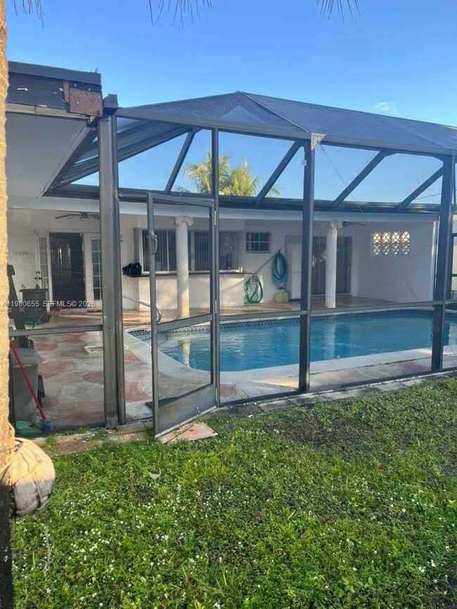 Building Photo - 7618 Dilido Blvd