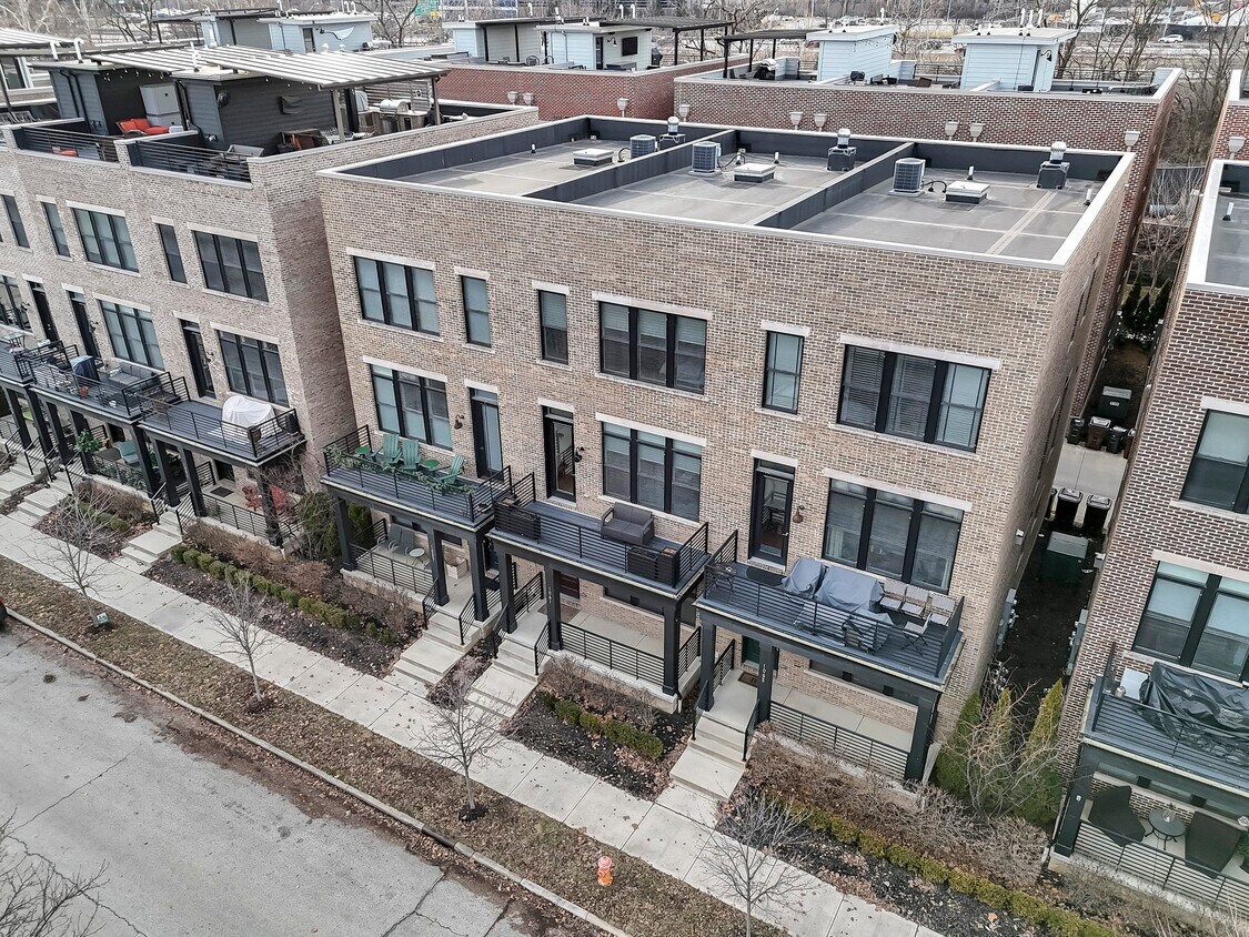 Building Photo - 1061 Harrison Park Pl