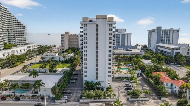 Building Photo - 336 N Birch Rd