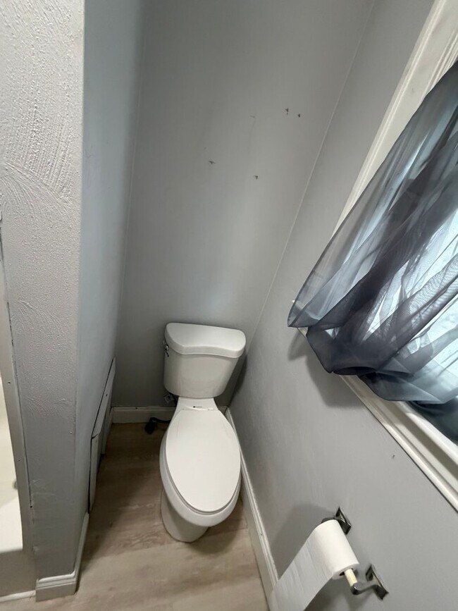 Building Photo - 526 Westinghouse Ave