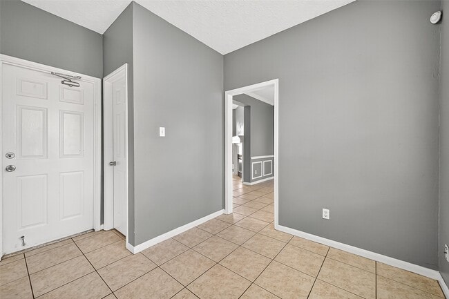 Building Photo - 4806 Sunshine Dr