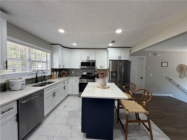 Building Photo - 934 Bay Ridge Dr