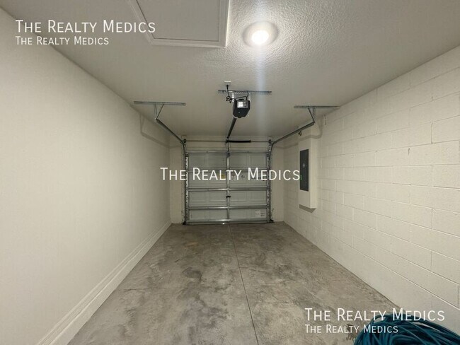 Building Photo - 313 Amberjack Ct