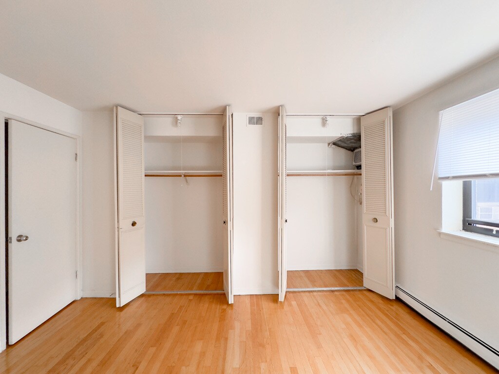 Building Photo - 535 W Aldine Ave