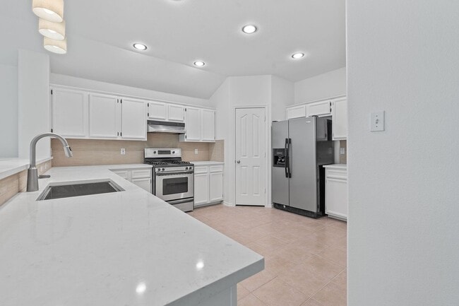 Building Photo - 909 Saba Cove