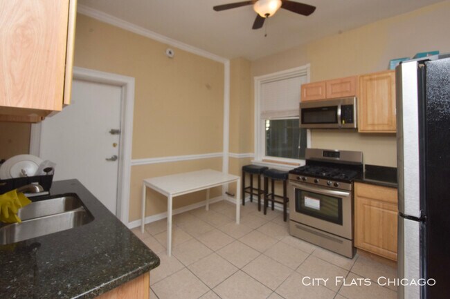 Building Photo - 950 W Addison St