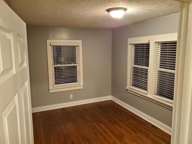 Building Photo - 1192 E 66 St