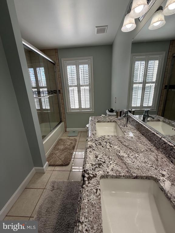 Building Photo - 8002 Middlebury Dr